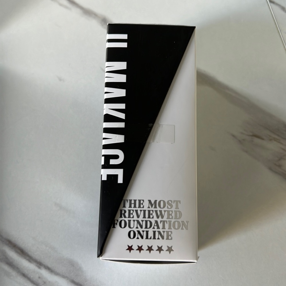 IL MAKIAGE woke up like this flawless base foundation.